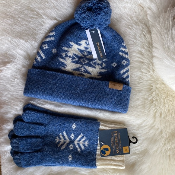 Pendleton Accessories - PENDLETON HAT WITH POM POM AND MATCHING GLOVES LUMINARIA LT BLUE